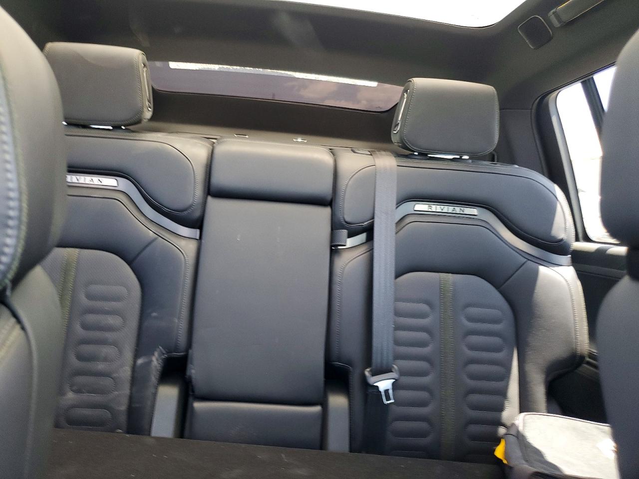 2025 RIVIAN RIS
