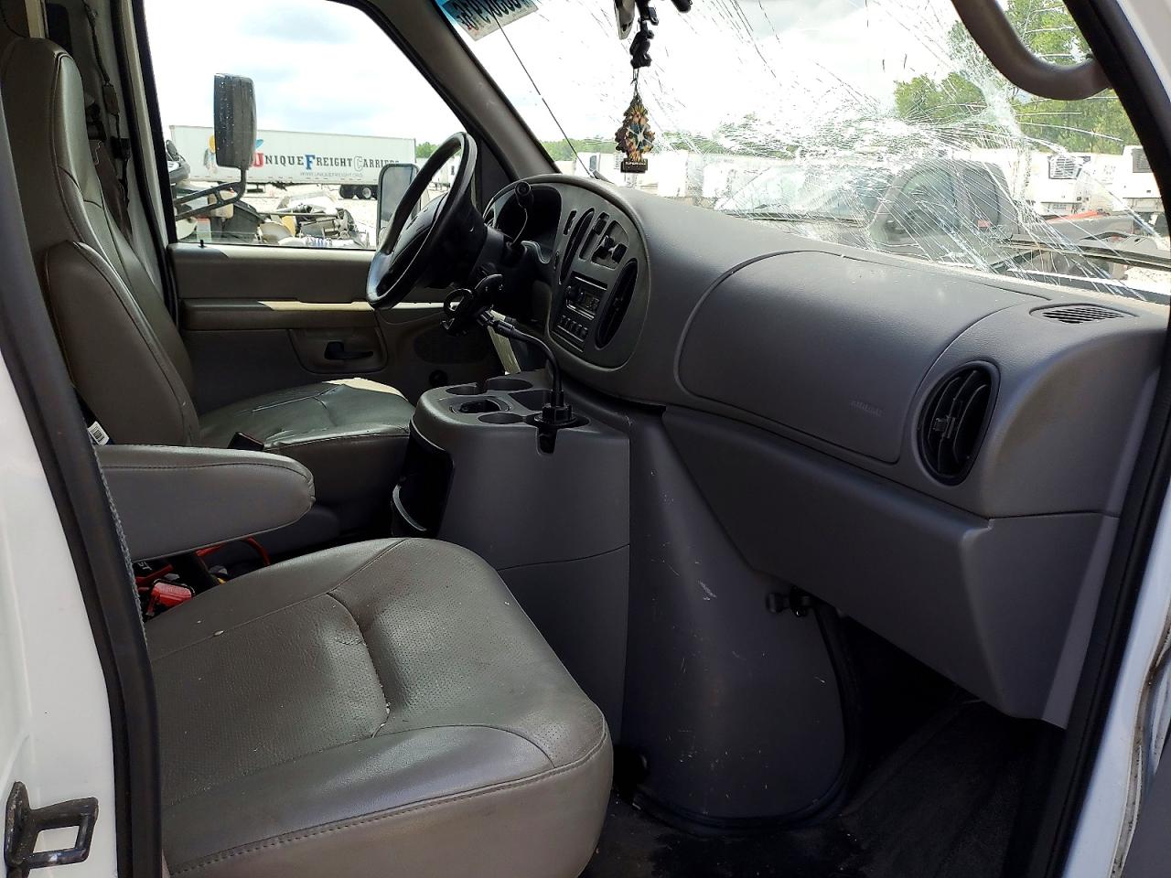 2002 FORD ECONOLINE