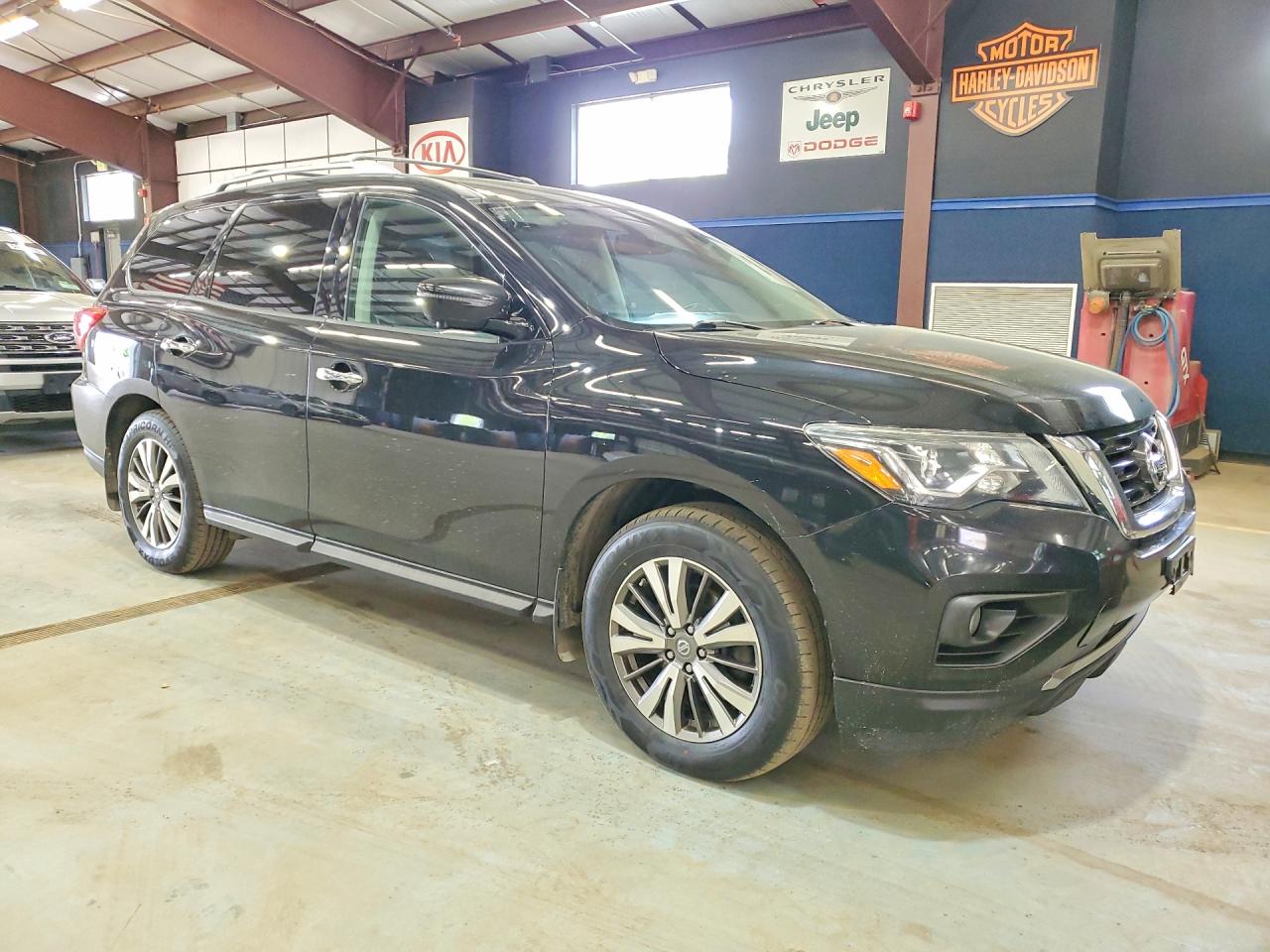 2017 NISSAN PATHFINDER