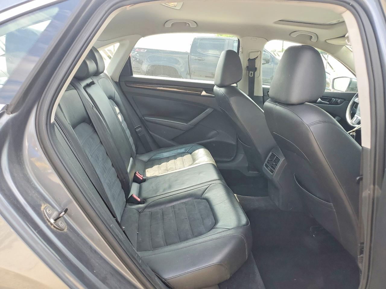 2014 VOLKSWAGEN PASSAT