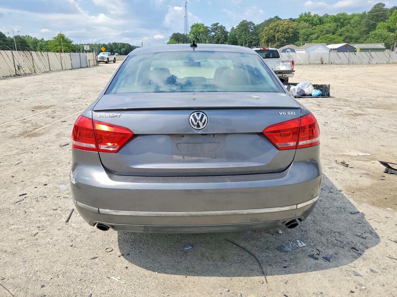 2014 VOLKSWAGEN PASSAT