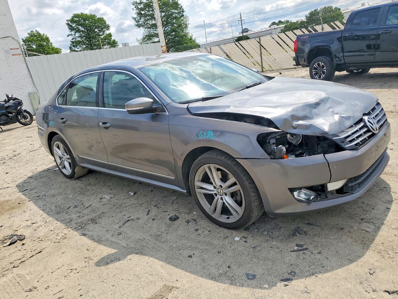 2014 VOLKSWAGEN PASSAT