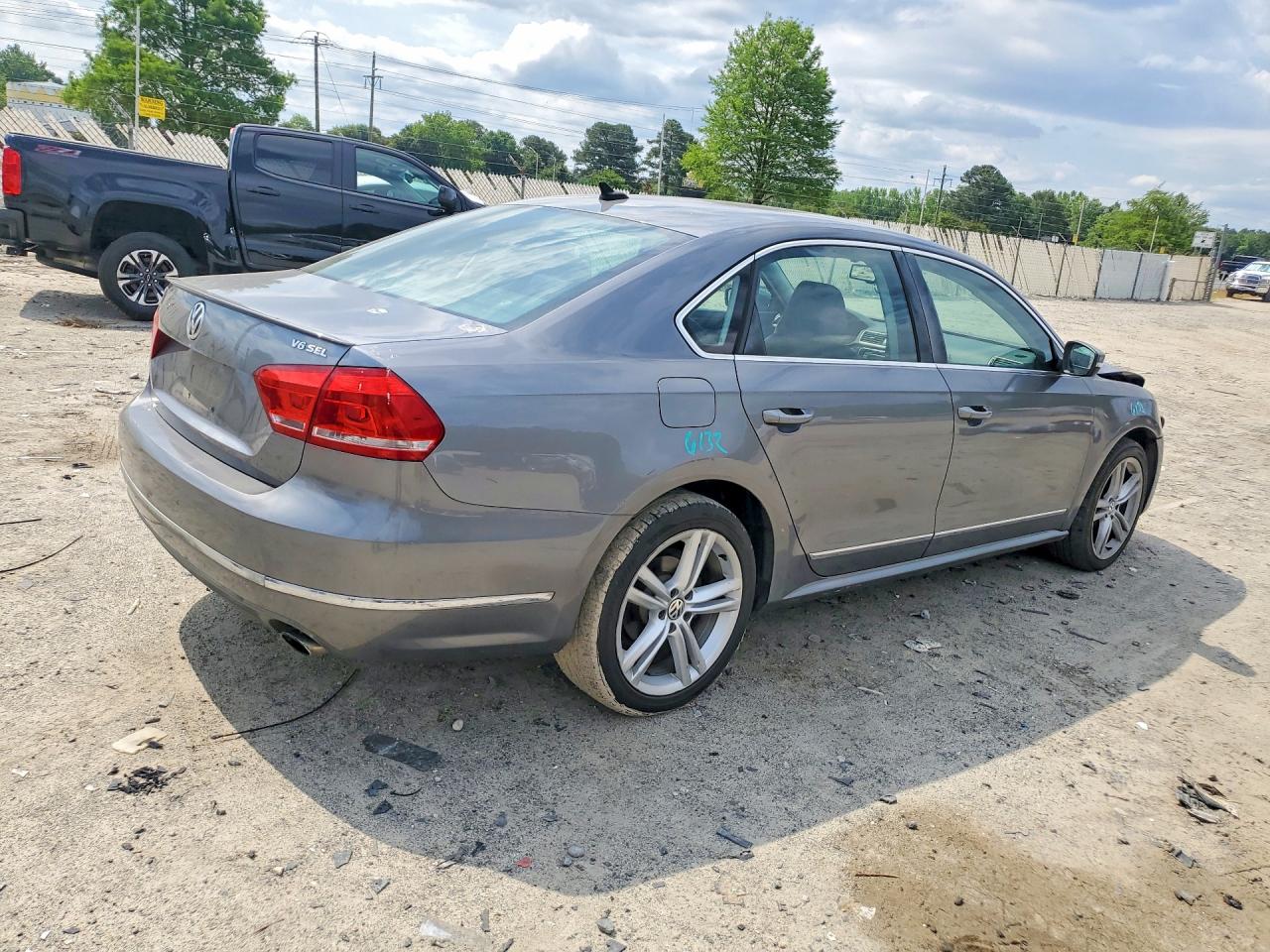 2014 VOLKSWAGEN PASSAT
