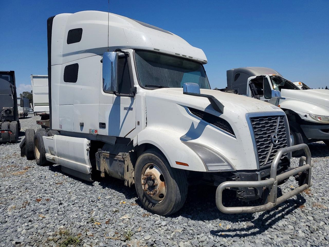 2022 VOLVO VN