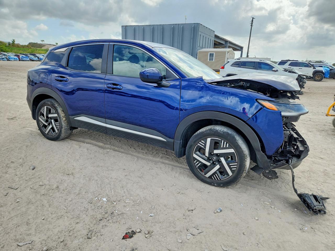 2025 NISSAN KICKS