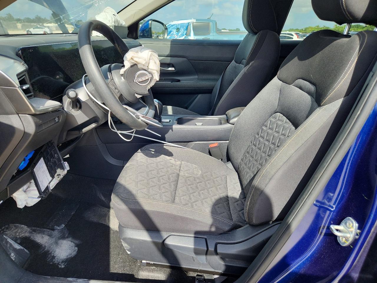 2025 NISSAN KICKS
