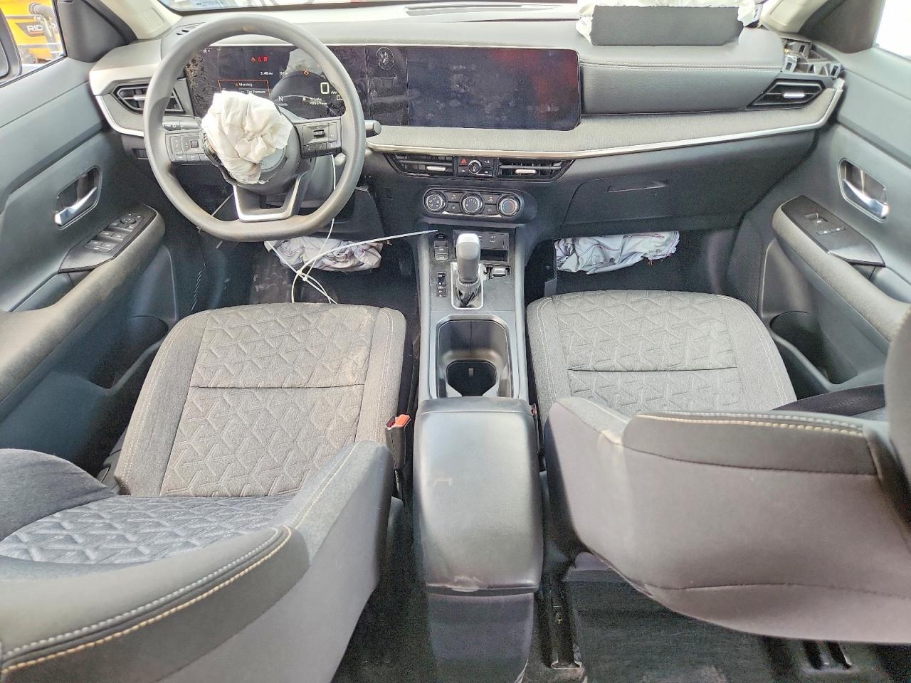 2025 NISSAN KICKS