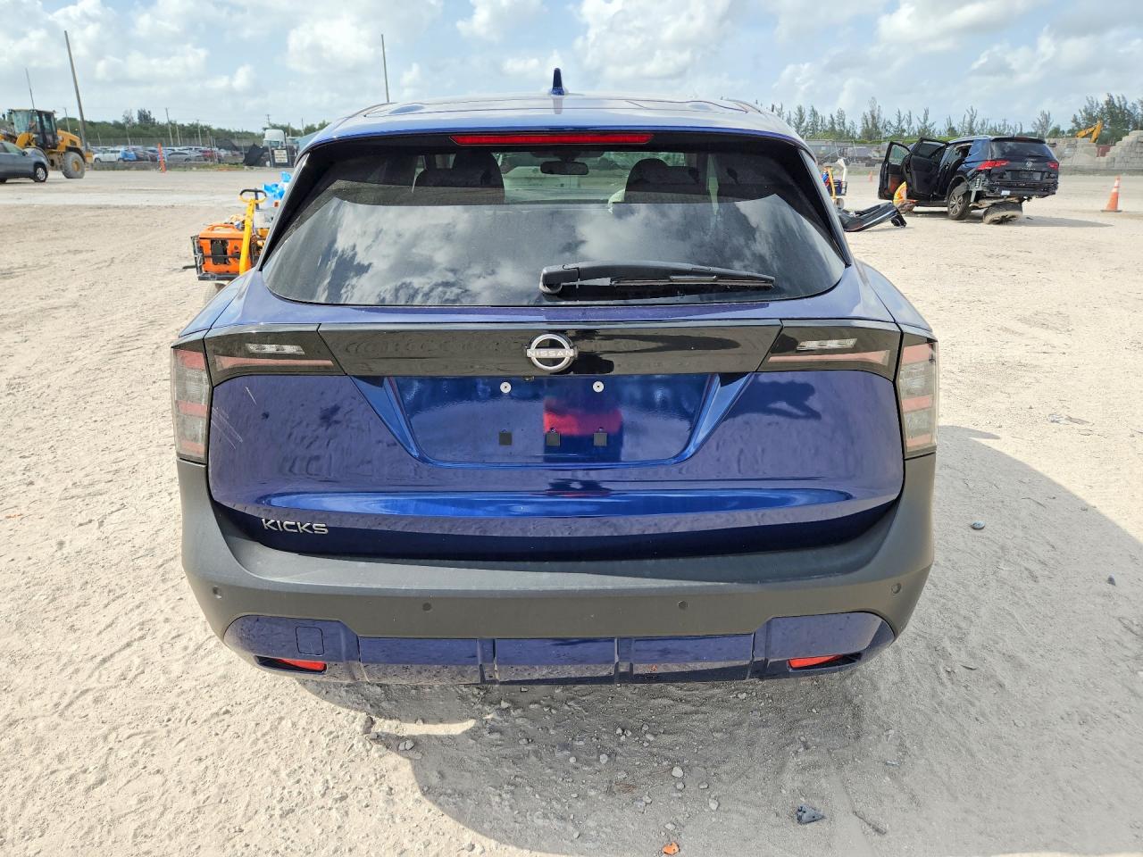 2025 NISSAN KICKS