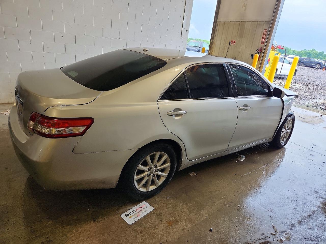 2011 TOYOTA CAMRY