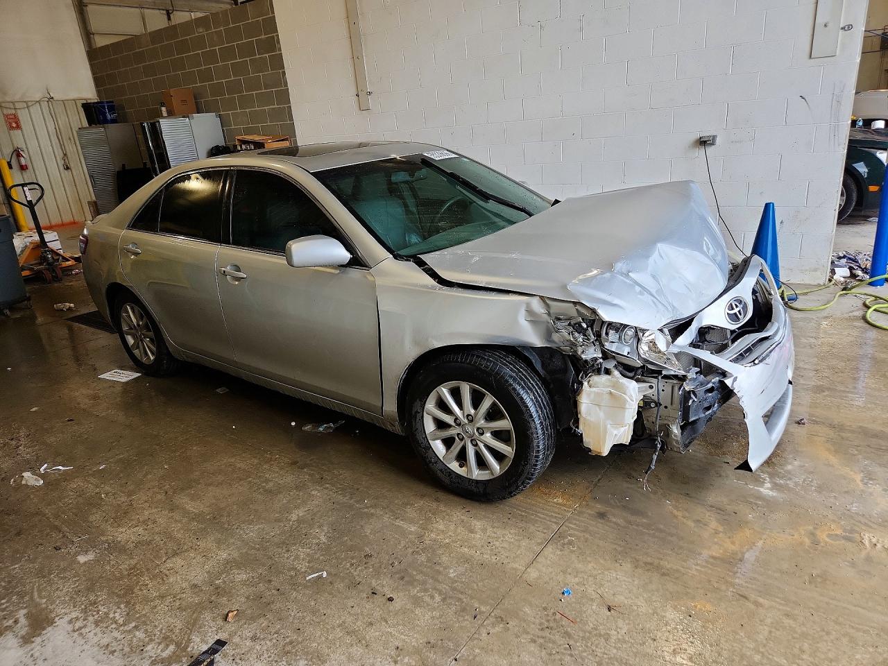 2011 TOYOTA CAMRY