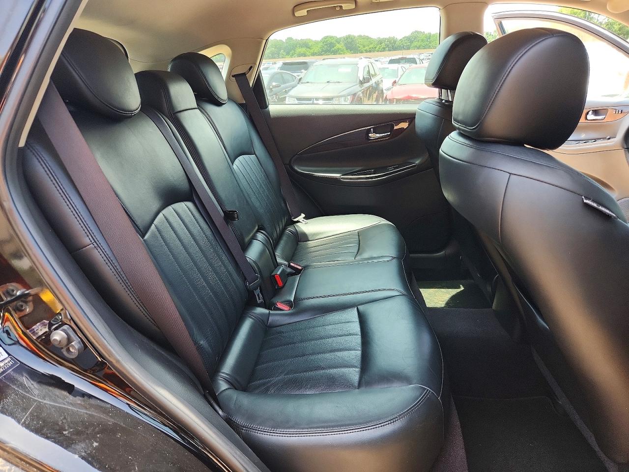 2016 INFINITI QX50 BASE
