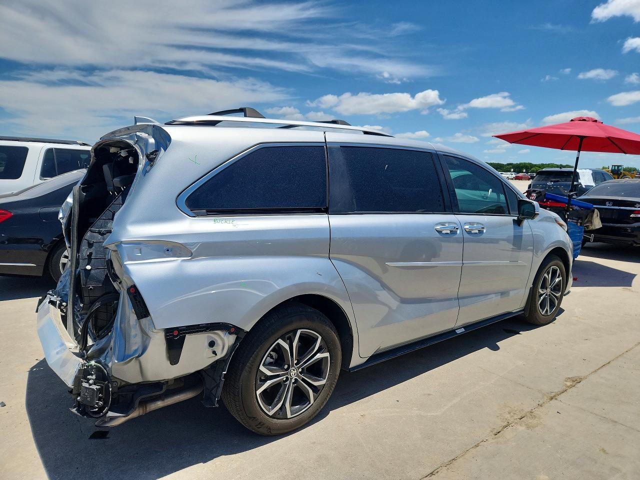 2025 TOYOTA SIENNA