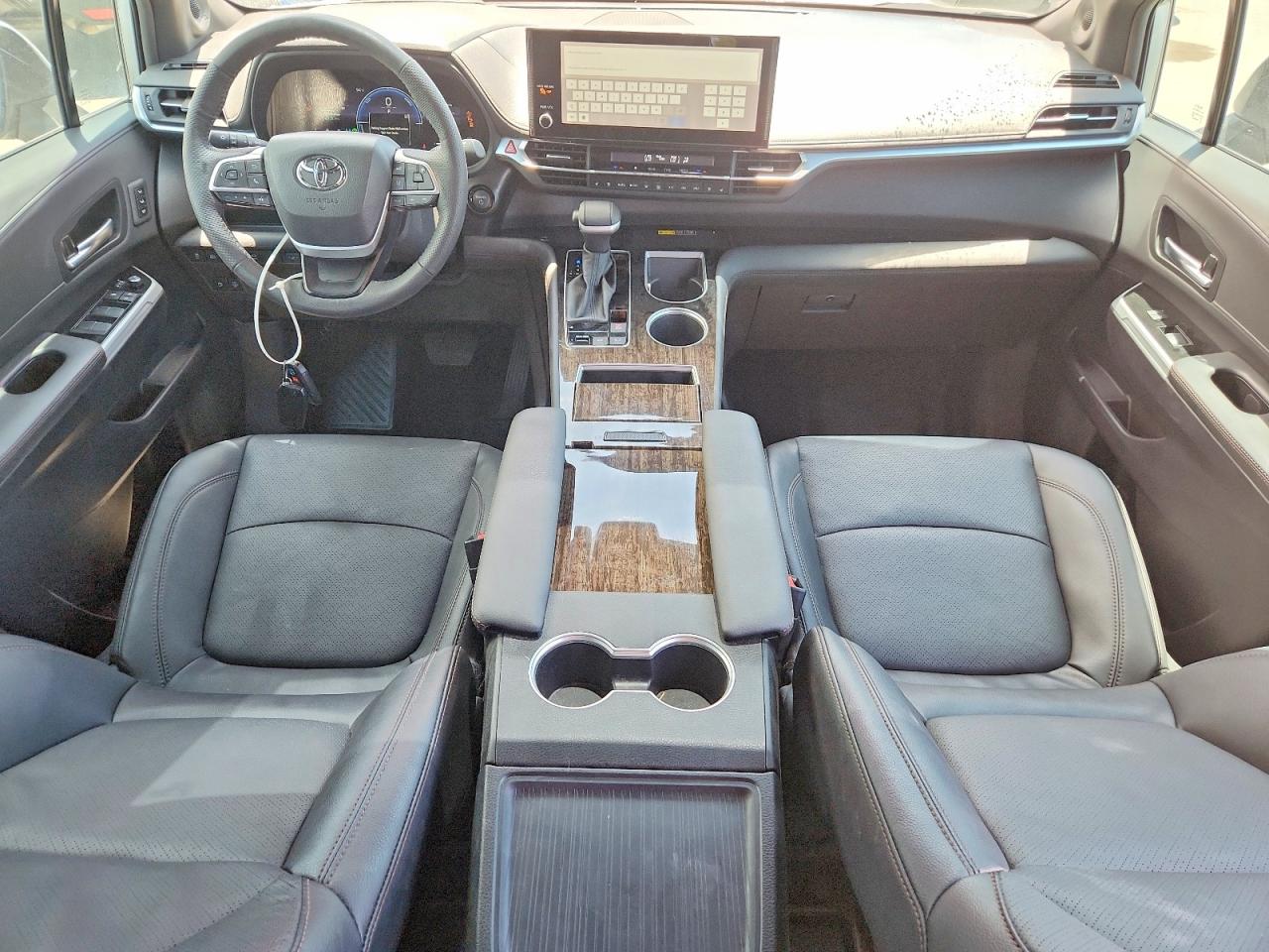 2025 TOYOTA SIENNA