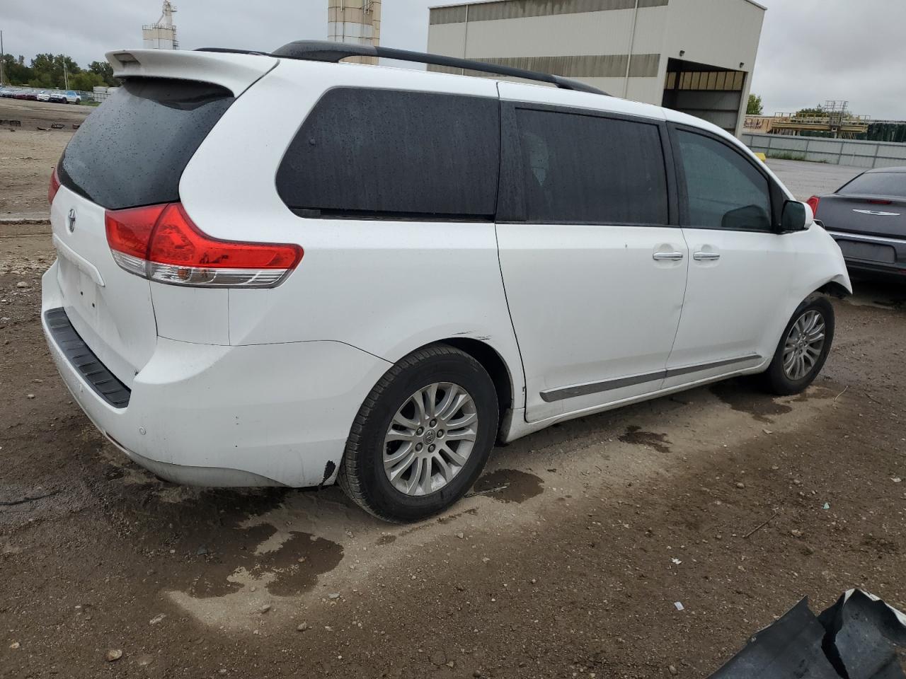 2012 TOYOTA SIENNA
