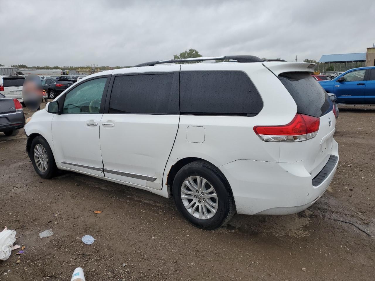 2012 TOYOTA SIENNA