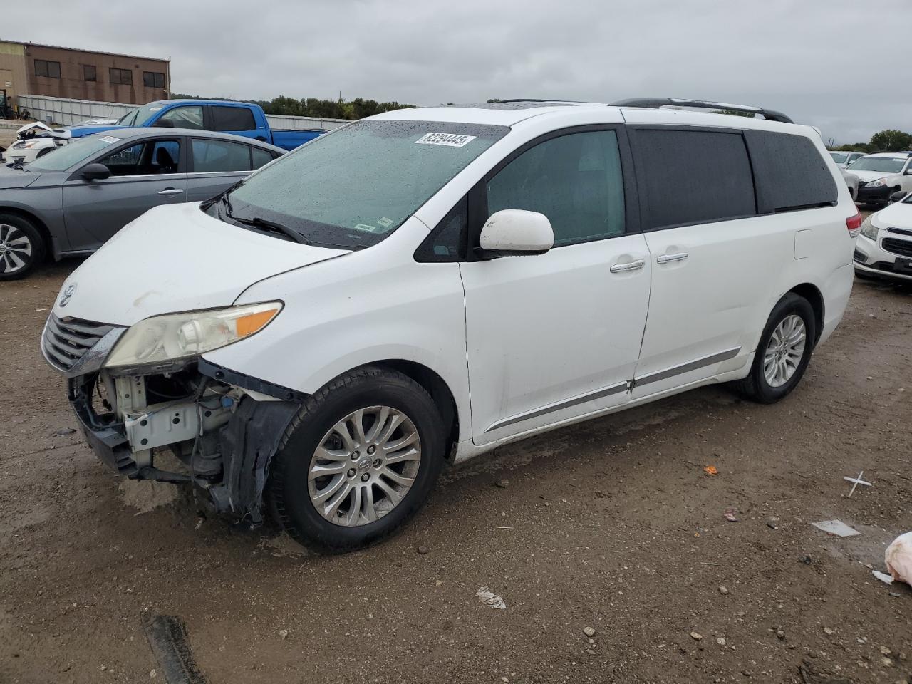 2012 TOYOTA SIENNA