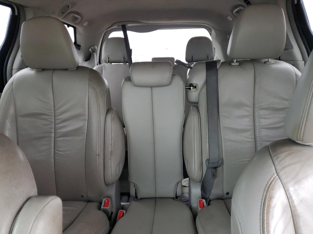 2012 TOYOTA SIENNA