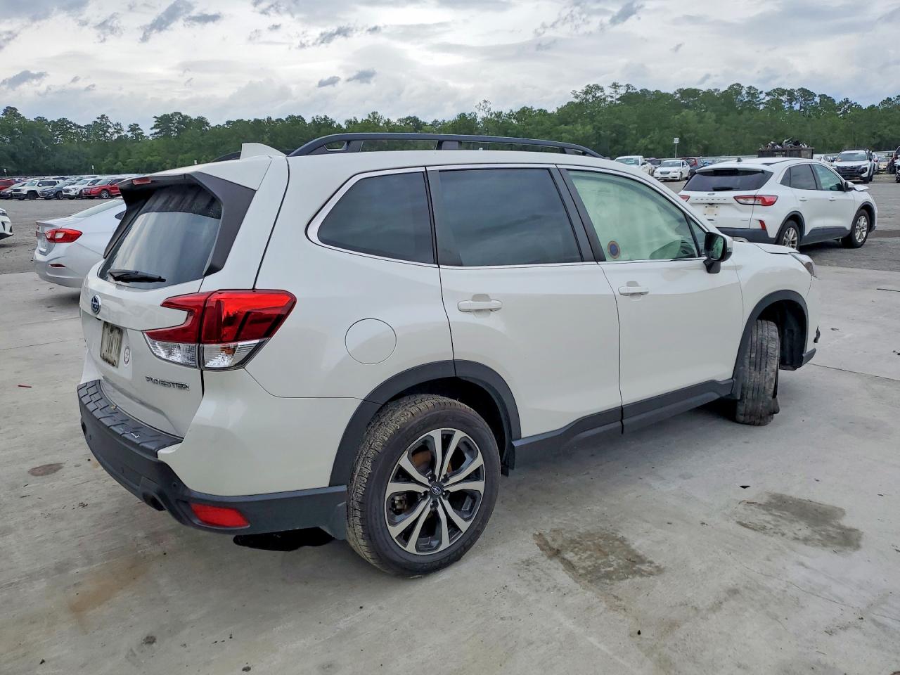 2022 SUBARU FORESTER