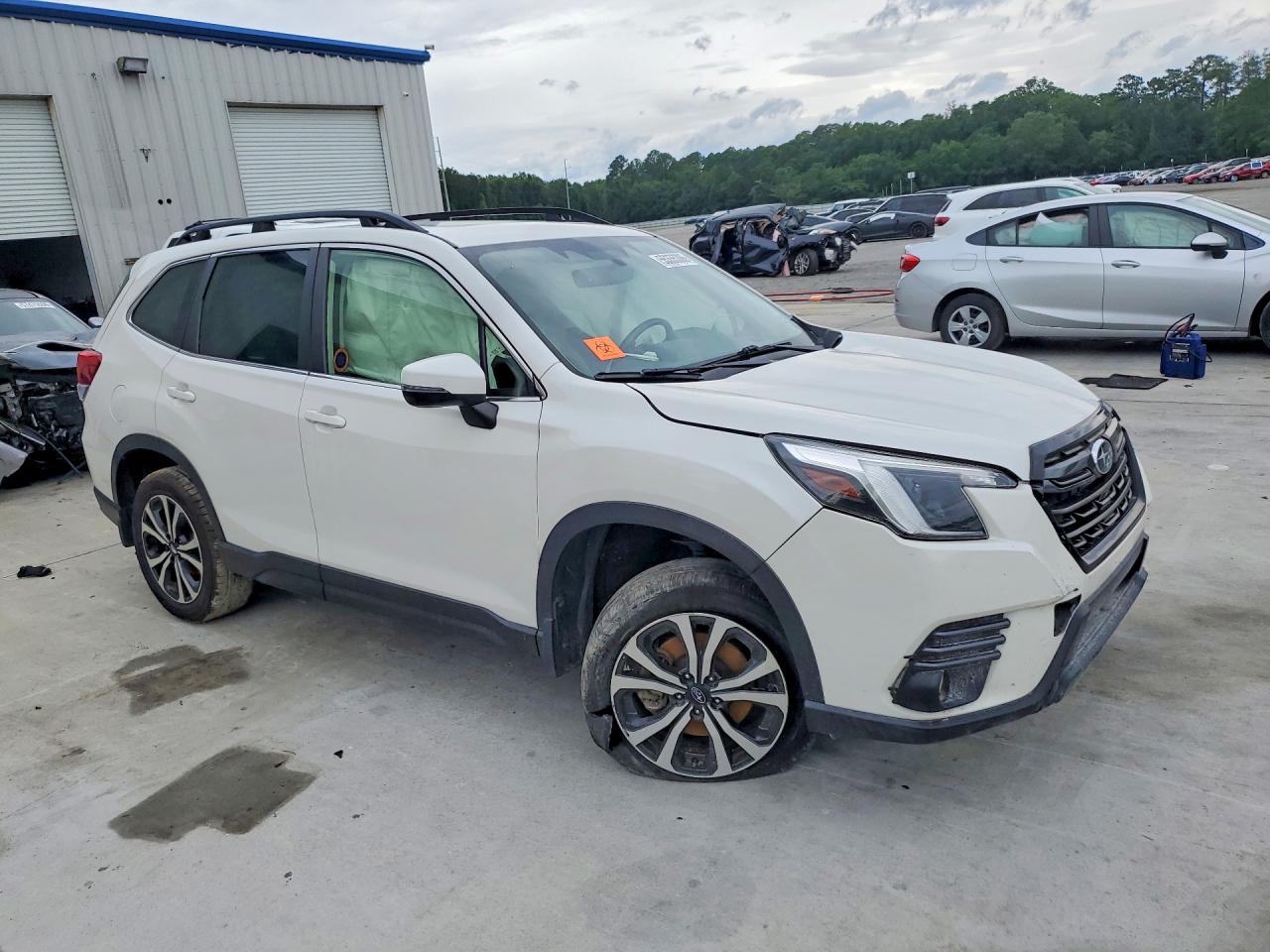 2022 SUBARU FORESTER