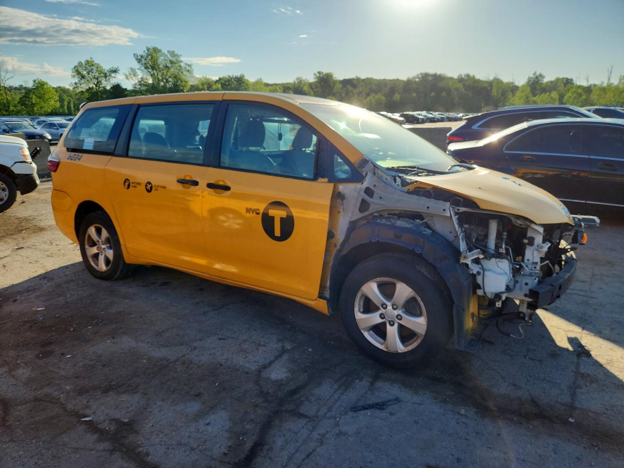 2016 TOYOTA SIENNA
