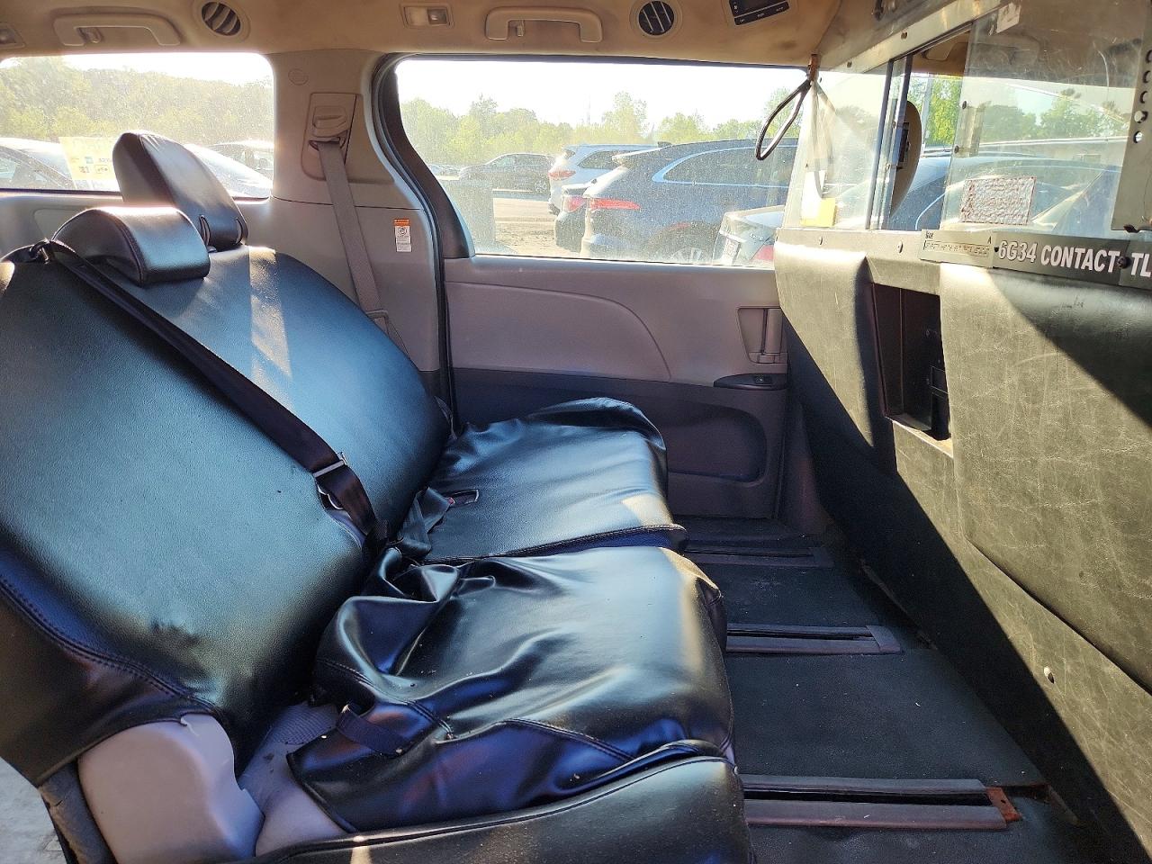 2016 TOYOTA SIENNA
