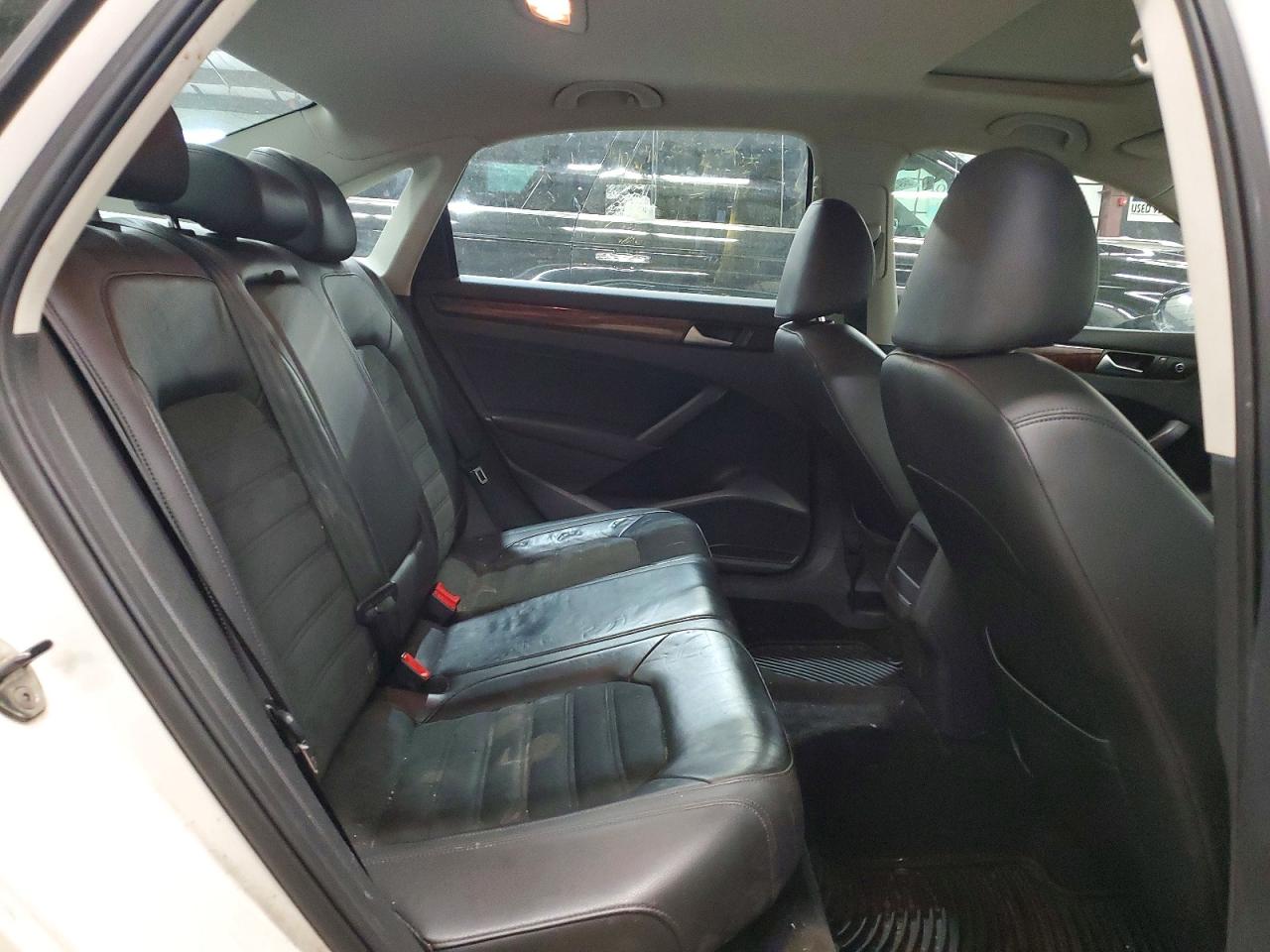 2012 VOLKSWAGEN PASSAT