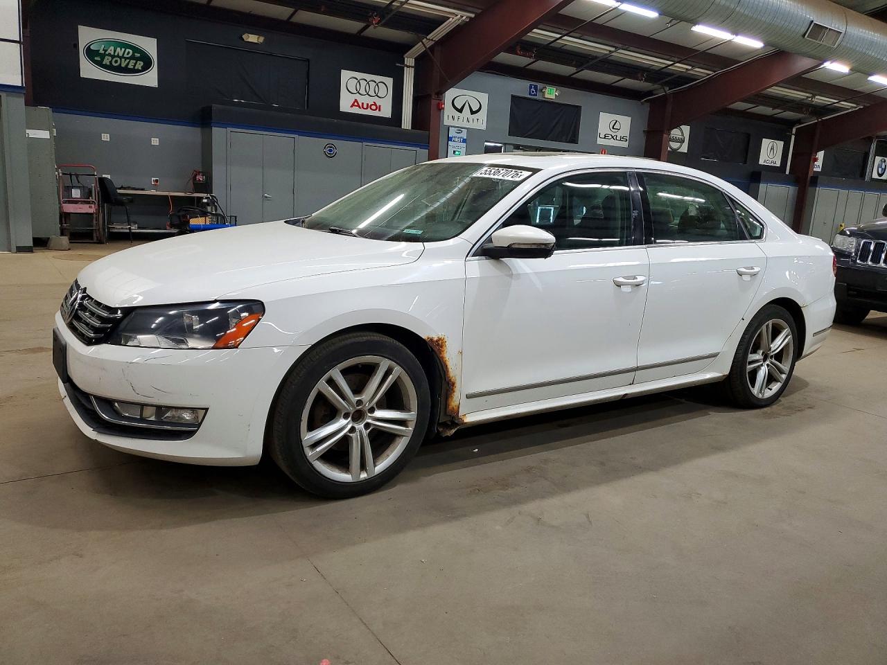 2012 VOLKSWAGEN PASSAT