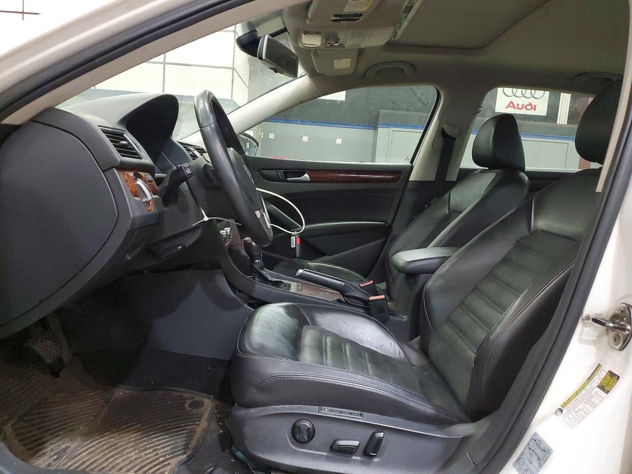 2012 VOLKSWAGEN PASSAT