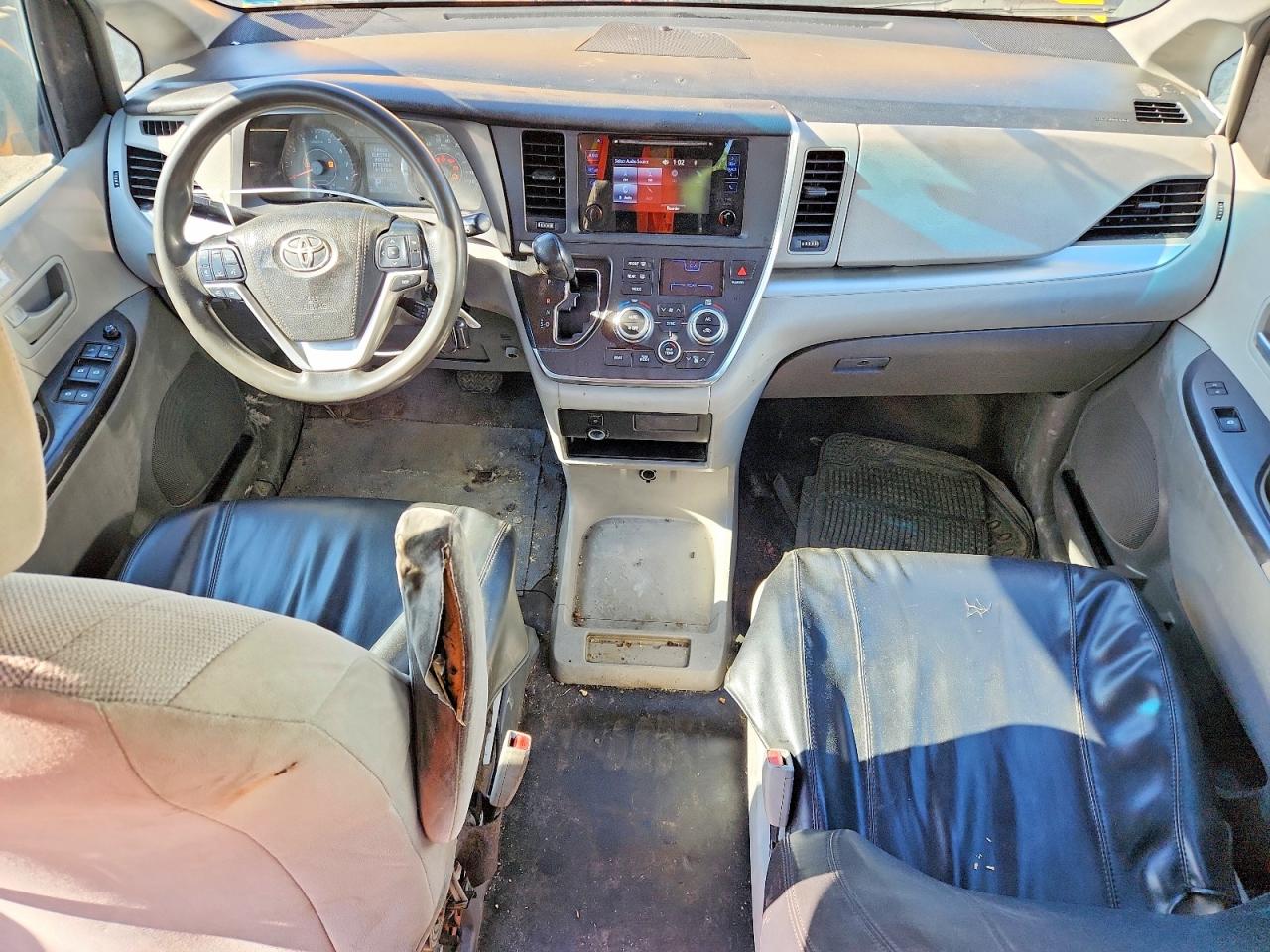 2017 TOYOTA SIENNA