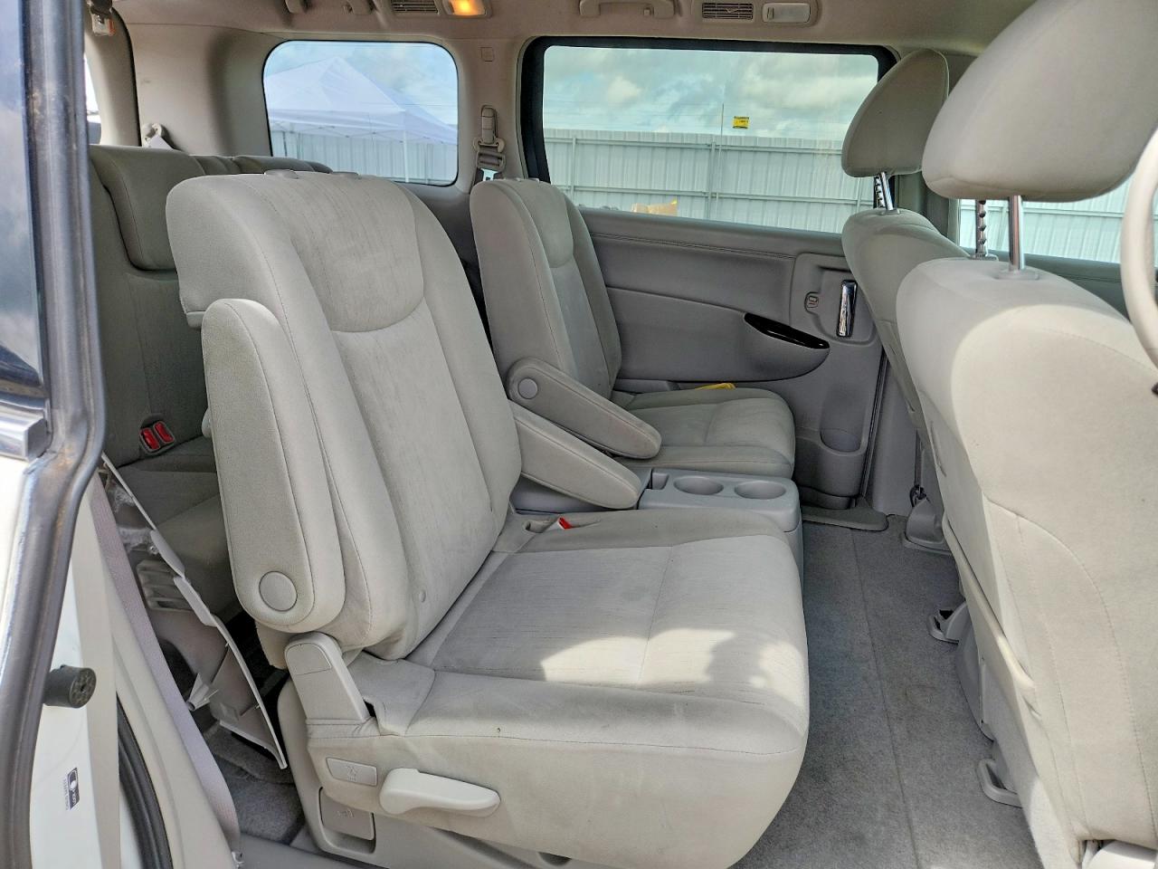 2011 NISSAN QUEST
