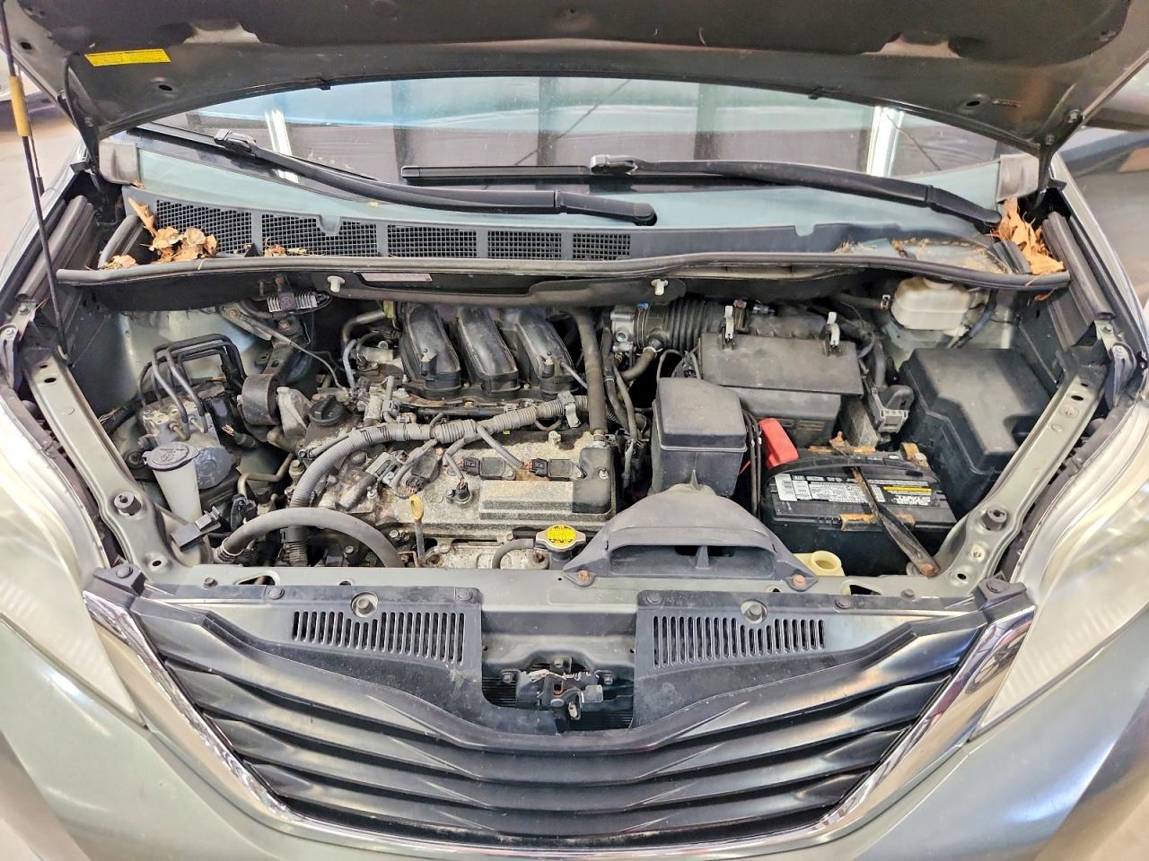 2014 TOYOTA SIENNA