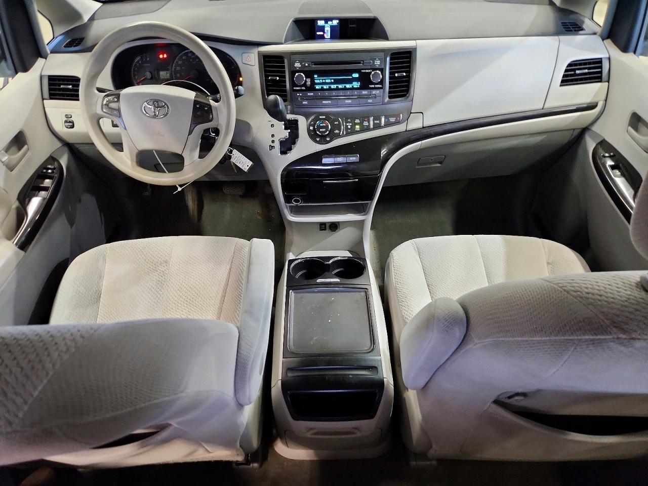 2014 TOYOTA SIENNA
