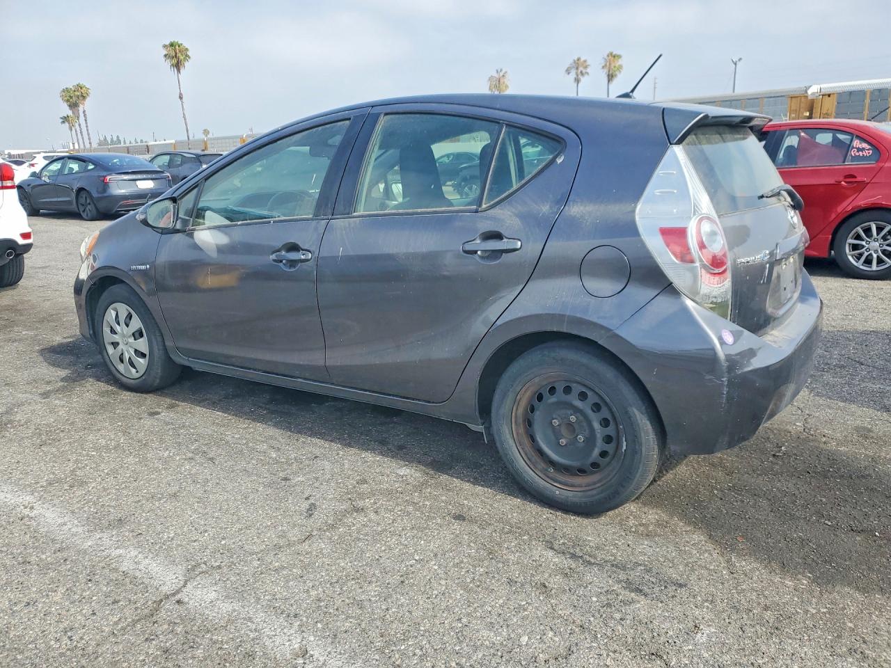 2014 TOYOTA PRIUS C ON