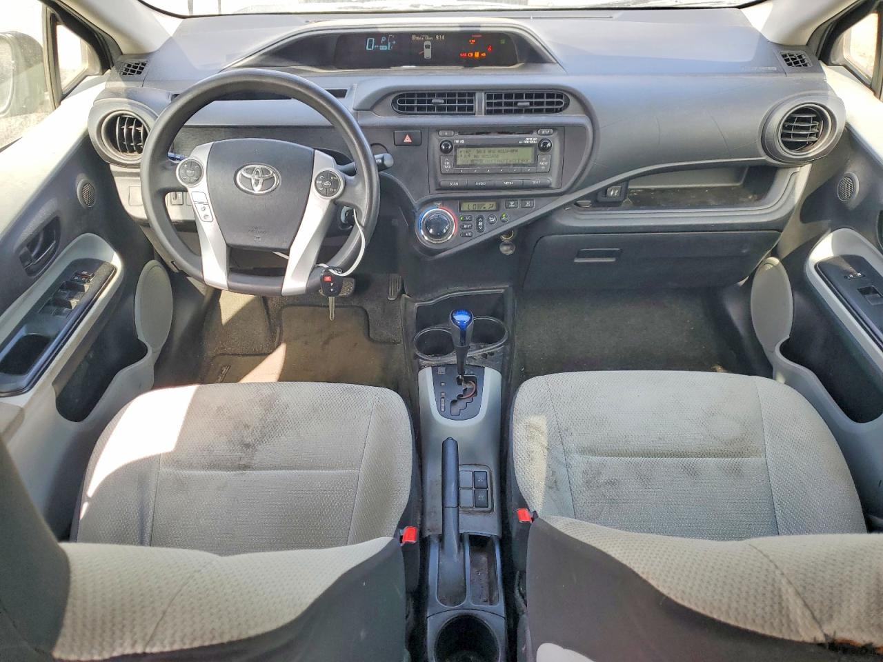 2014 TOYOTA PRIUS C ON