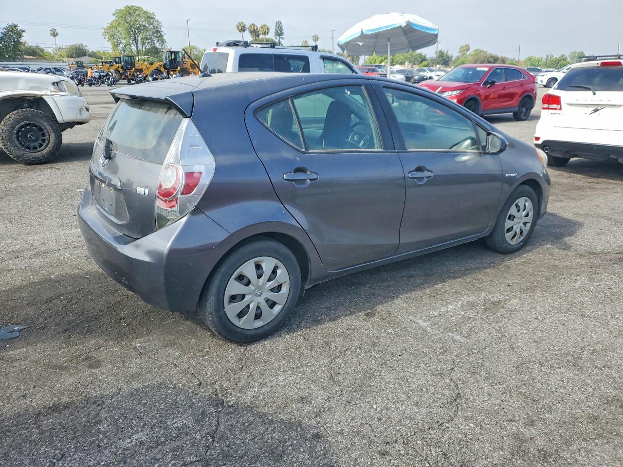 2014 TOYOTA PRIUS C ON