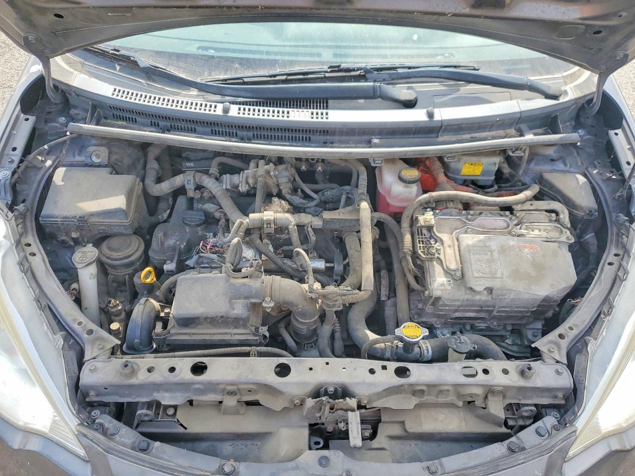 2014 TOYOTA PRIUS C ON