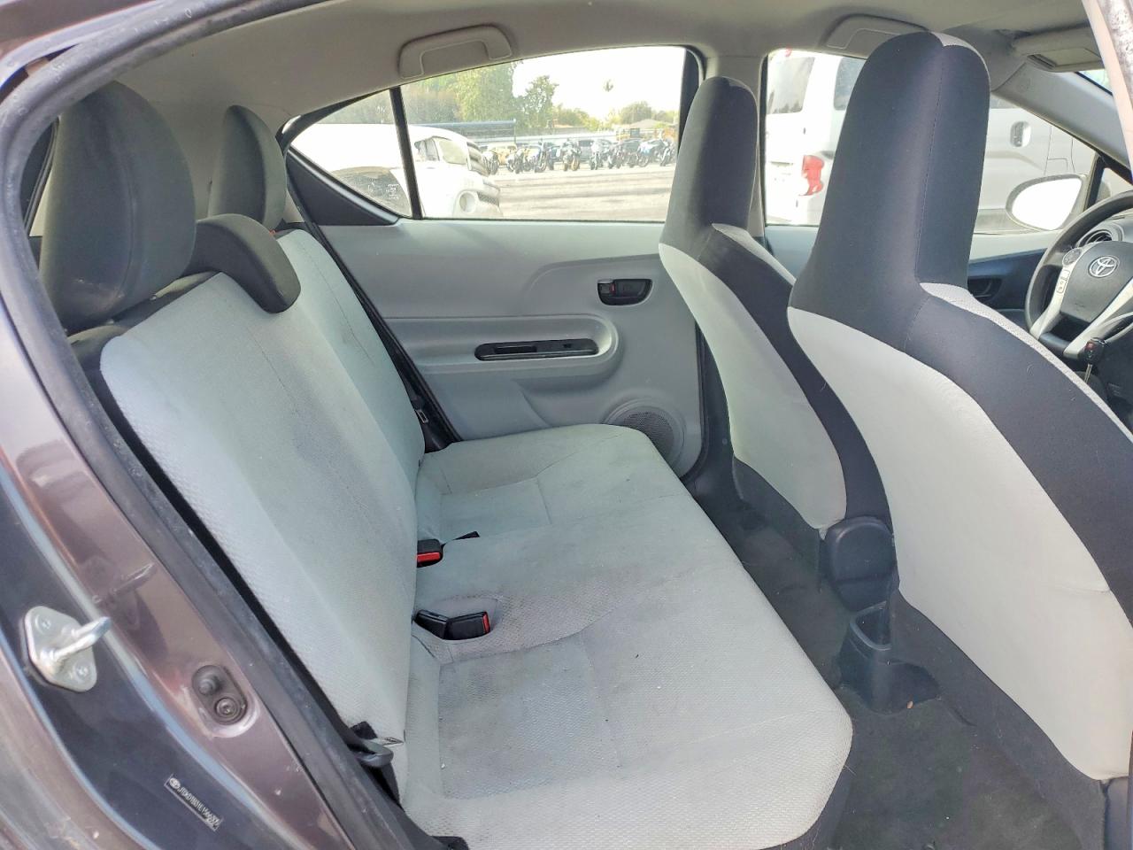 2014 TOYOTA PRIUS C ON