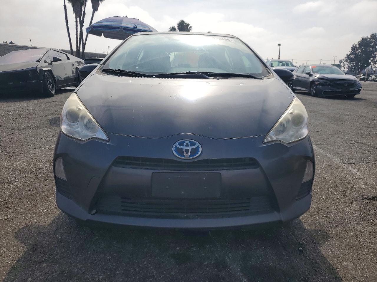2014 TOYOTA PRIUS C ON