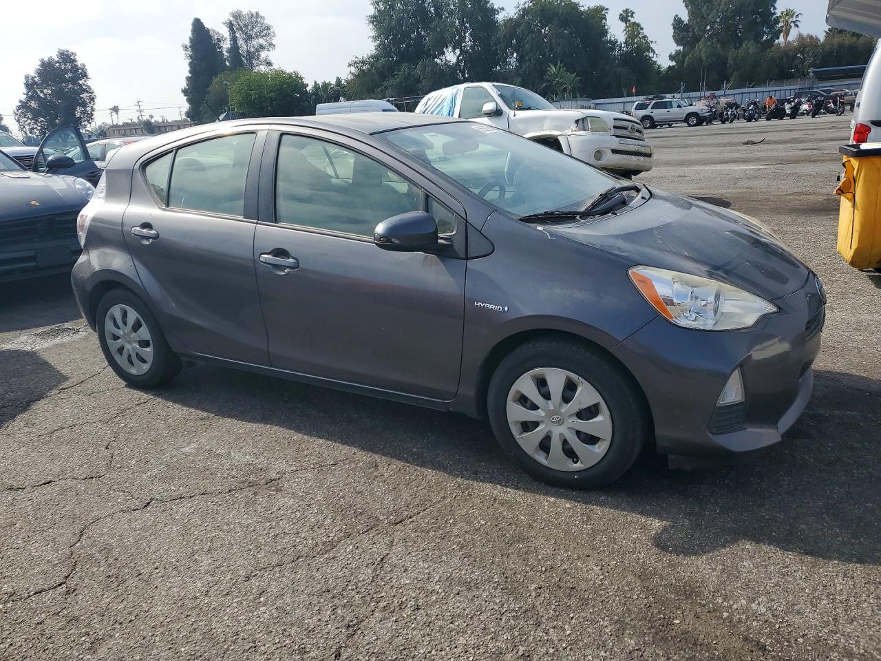 2014 TOYOTA PRIUS C ON