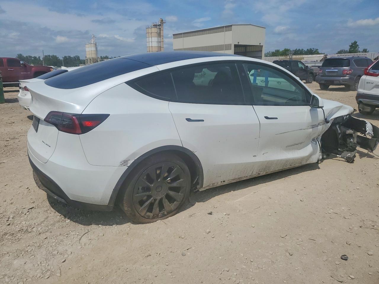 2024 TESLA MODEL Y