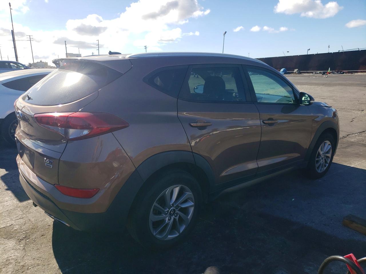 2016 HYUNDAI TUCSON