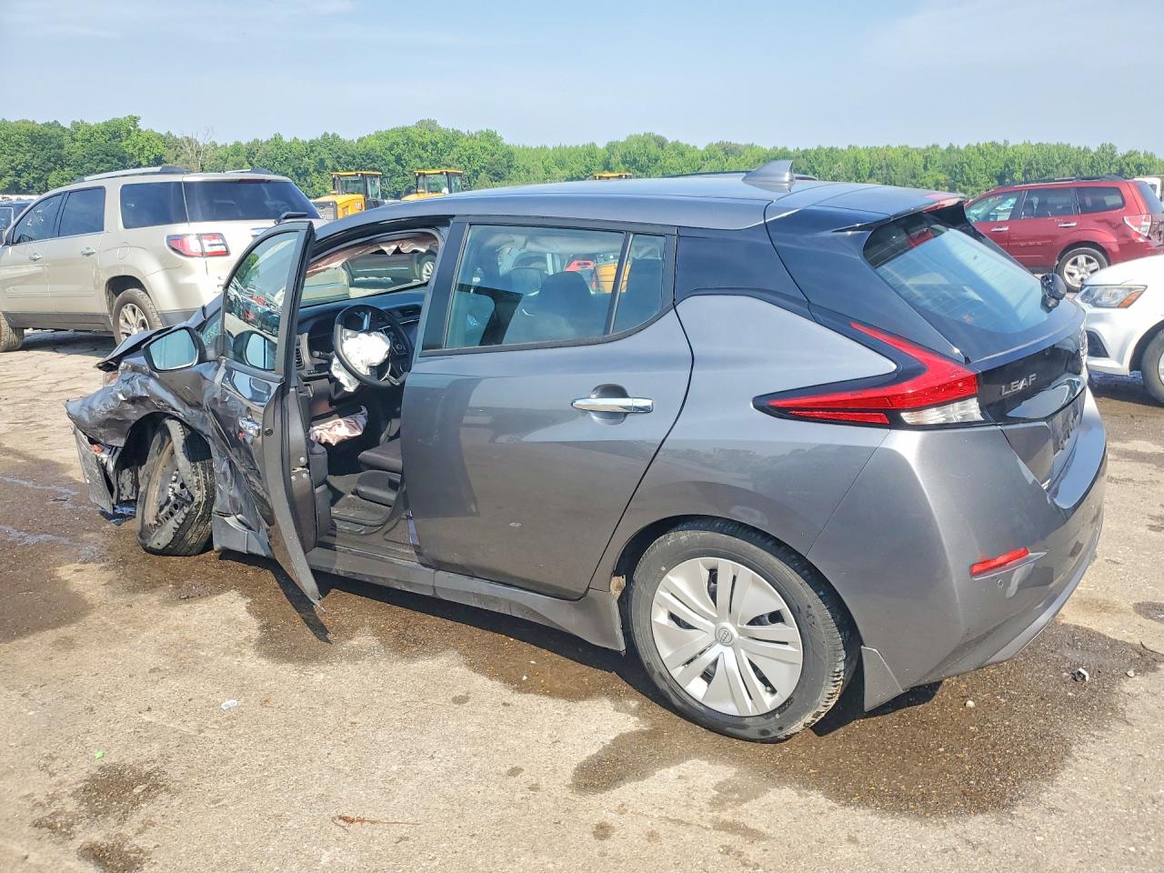 2025 NISSAN LEAF