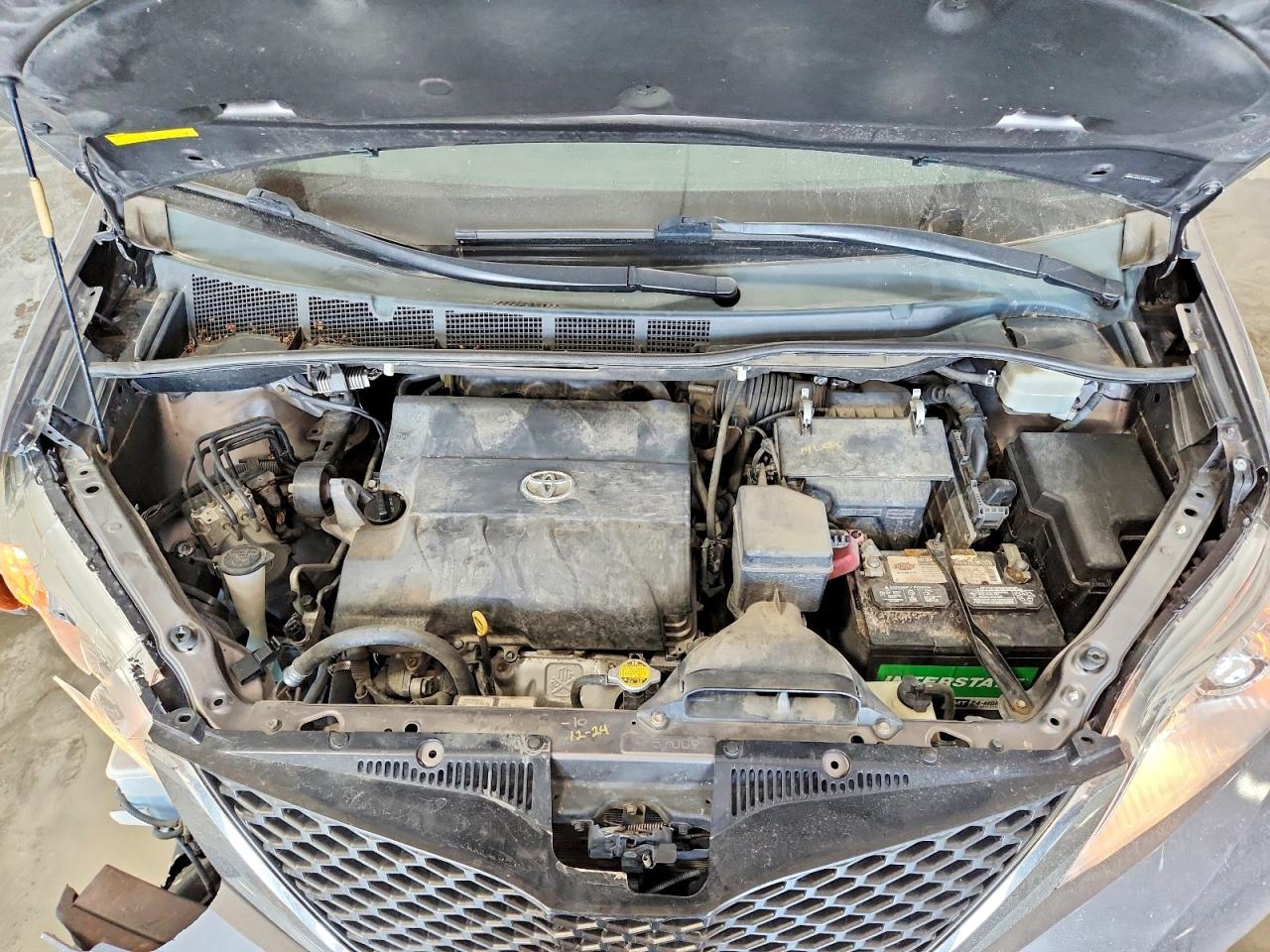 2011 TOYOTA SIENNA