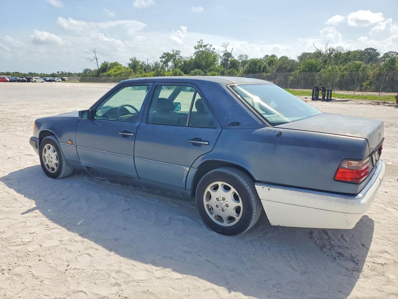 1992 MERCEDES-BENZ C-CLASS 30