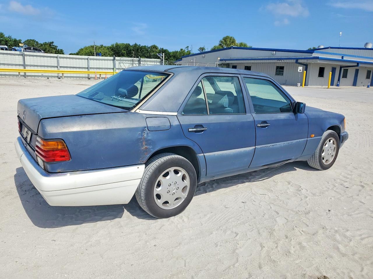 1992 MERCEDES-BENZ C-CLASS 30