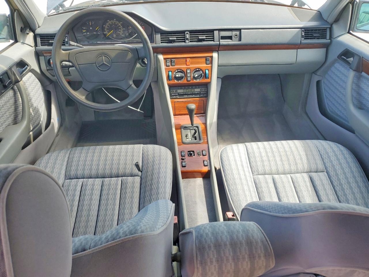 1992 MERCEDES-BENZ C-CLASS 30