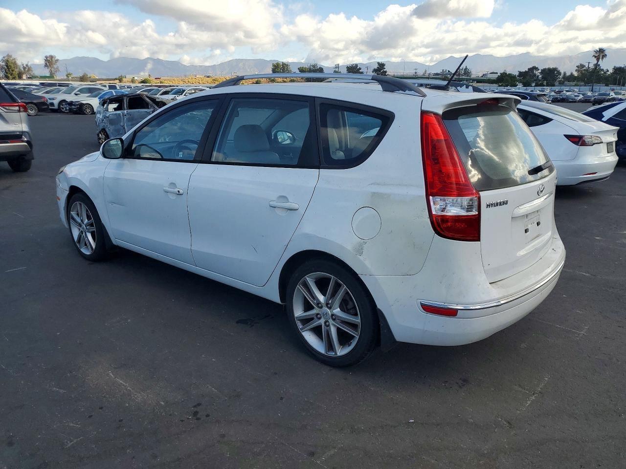 2011 HYUNDAI ELANTRA