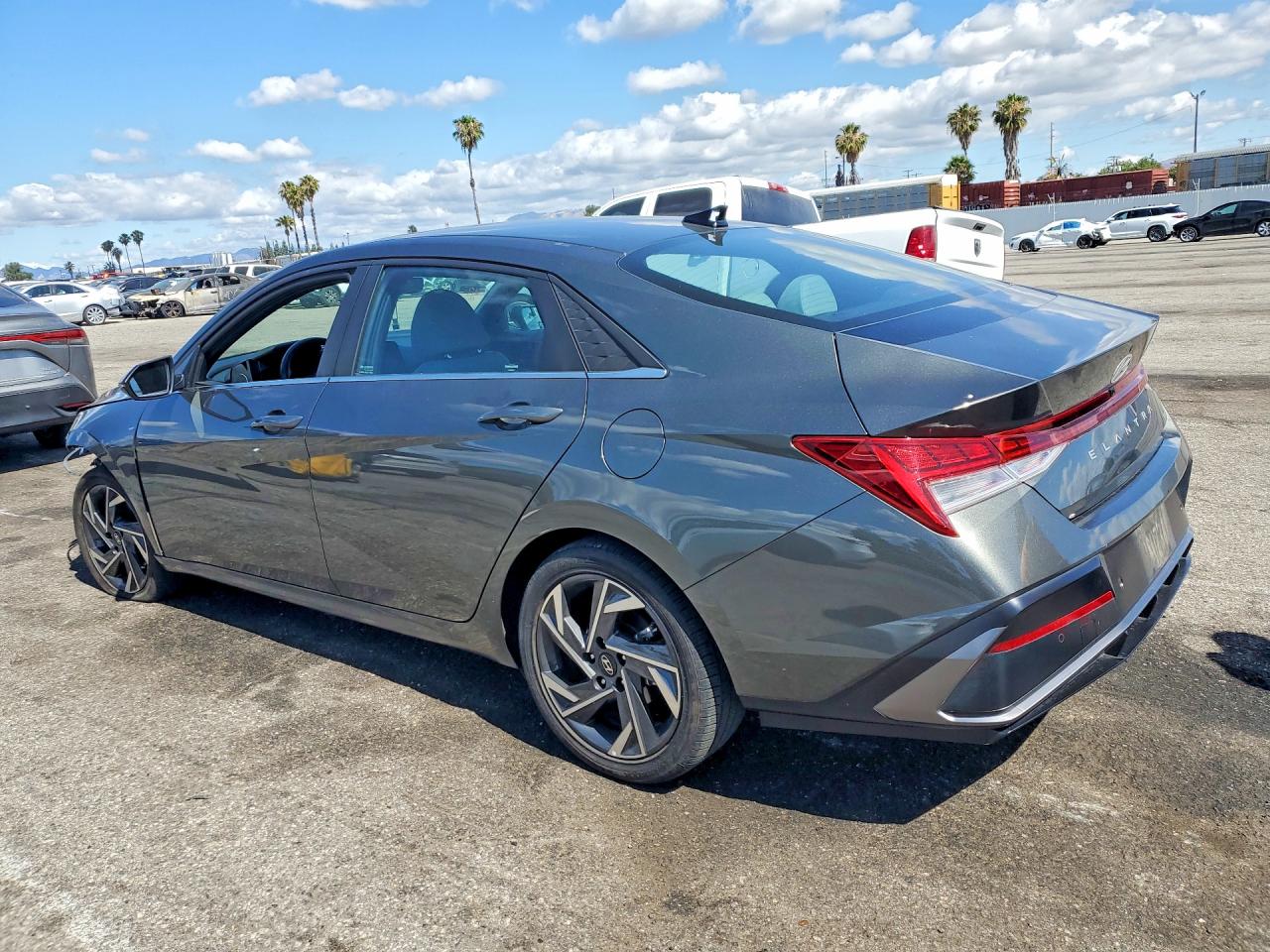 2024 HYUNDAI ELANTRA