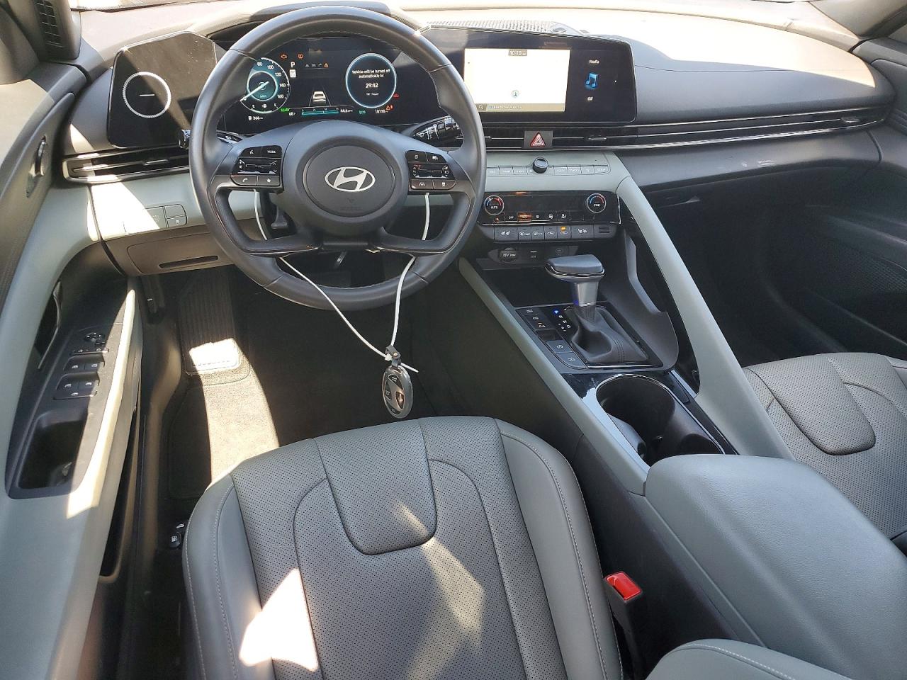 2024 HYUNDAI ELANTRA