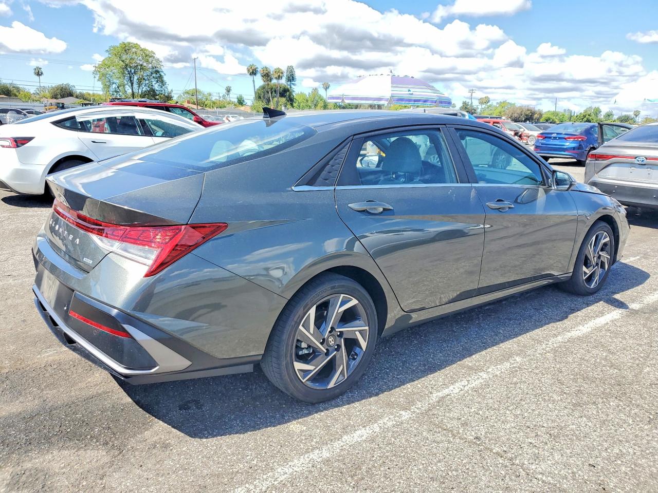 2024 HYUNDAI ELANTRA